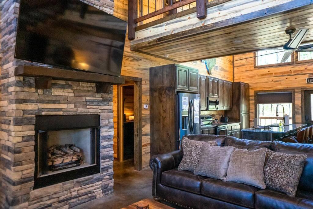 The Big Tex Luxury Cabin Is Epic Broken Bow Εξωτερικό φωτογραφία