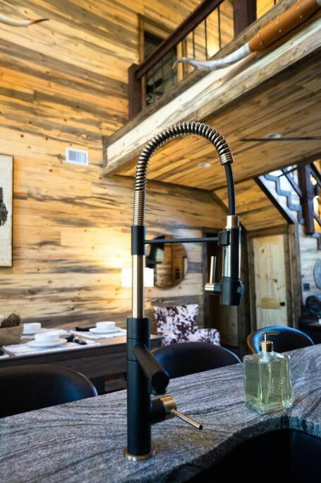 The Big Tex Luxury Cabin Is Epic Broken Bow Εξωτερικό φωτογραφία